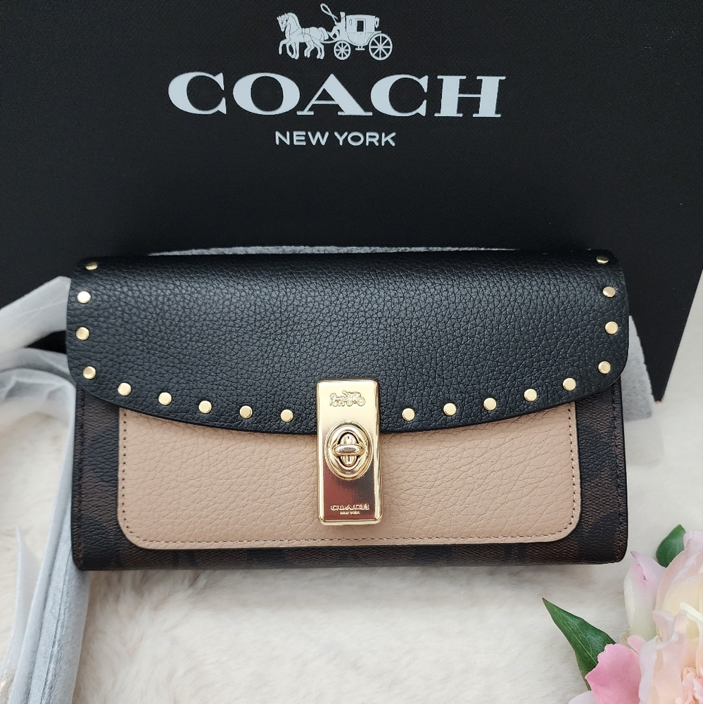 🧡NWT Coach Small crossbody… TAGS Removed